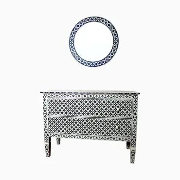 Classic chest of drawers